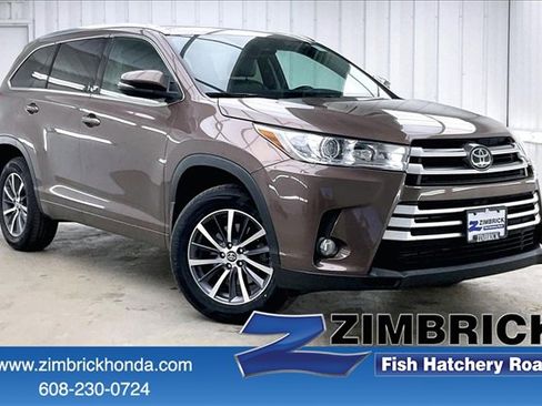 Used 2017 Toyota Highlander XLE image 1