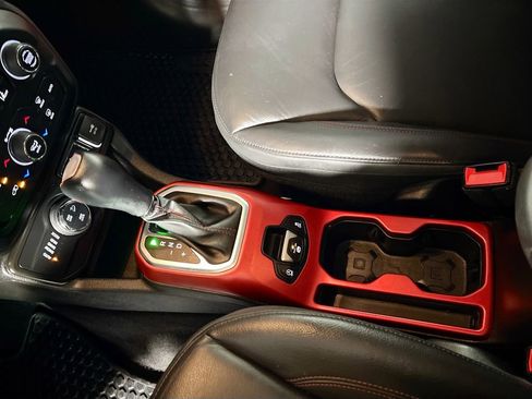 Used 2022 Jeep Renegade Trailhawk image 15