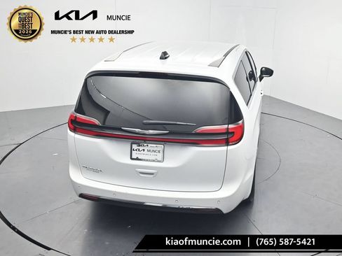 Used 2025 Chrysler Pacifica Select FWD image 47