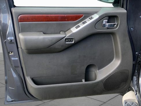 Used 2012 Nissan Pathfinder LE w/ DVD Entertainment Pkg RWD image 18