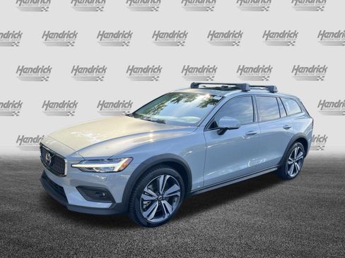 Used 2026 Volvo V60 B5 Cross Country Plus w/ Protection Package Premier AWD/4WD image 5