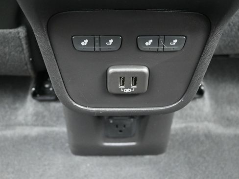 Used 2024 Chevrolet Equinox Premier AWD/4WD image 40