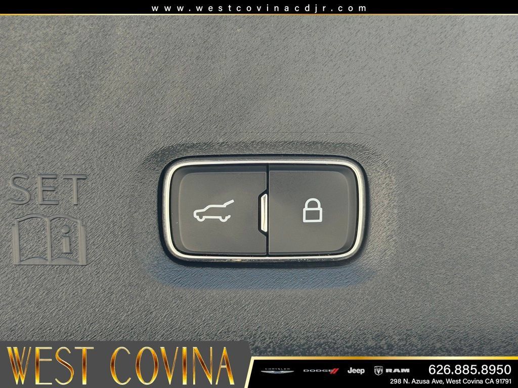 Used 2025 Lincoln Navigator Reserve AWD/4WD image 15