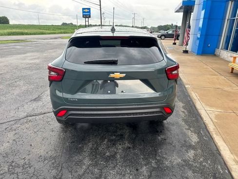 New 2026 Chevrolet Trax LS w/ LS Convenience Package FWD image 3