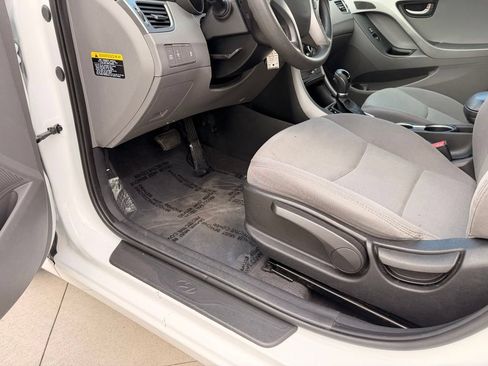 Used 2015 Hyundai Elantra SE FWD image 27