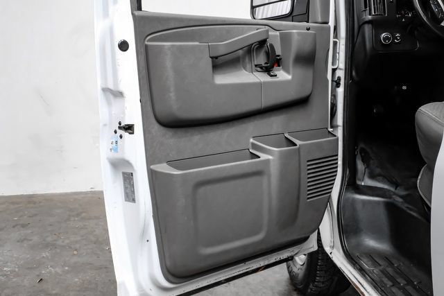 Used 2018 Chevrolet Express 2500 LT w/ LT Preferred Equipment Group RWD image 32