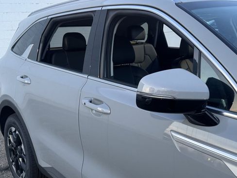New 2026 Kia Sorento S FWD image 8
