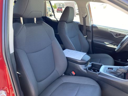 Used 2025 Toyota RAV4 LE AWD/4WD image 21