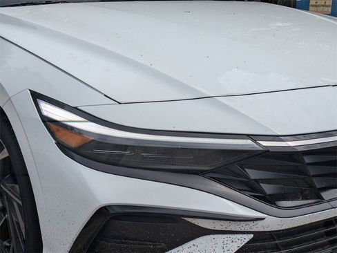 New 2025 Hyundai Elantra Limited image 8