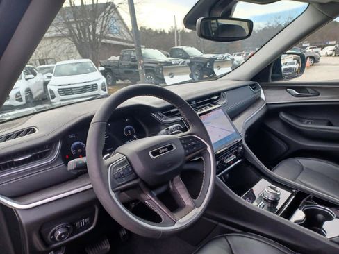 Used 2023 Jeep Grand Cherokee Limited image 8