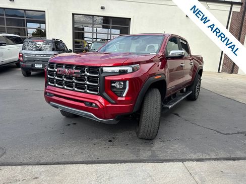 Used 2024 GMC Canyon Denali AWD/4WD image 3
