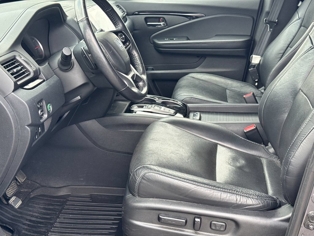 Used 2020 Honda Pilot Touring image 11