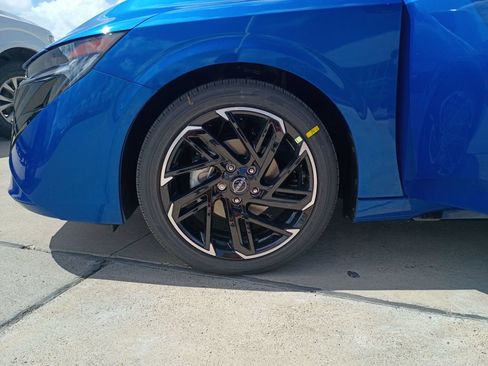 New 2026 Nissan Sentra SR w/ SR Premium Package FWD image 28