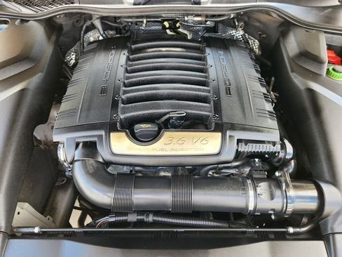 Used 2017 Porsche Cayenne Platinum Edition AWD/4WD image 30