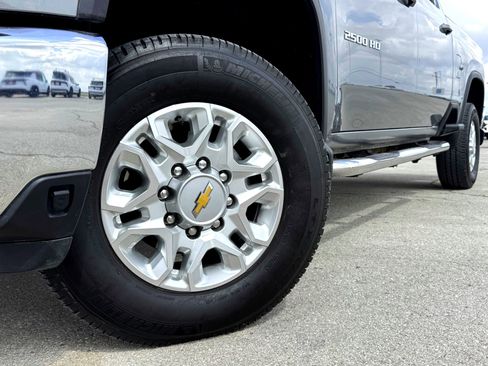 Used 2024 Chevrolet Silverado 2500 LT image 2