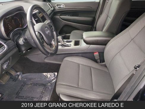 Used 2019 Jeep Grand Cherokee Laredo RWD image 14