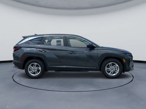 Used 2026 Hyundai Tucson SE FWD image 12