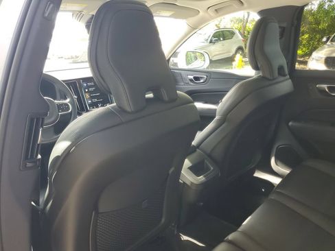 Used 2019 Volvo XC60 T5 Momentum w/ Protection Package FWD image 12