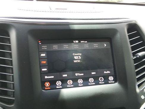 Used 2021 Jeep Cherokee Latitude Plus FWD image 15
