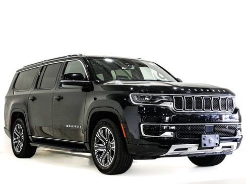 Used 2024 Jeep Wagoneer L Series II w/ Flexible Seating Group AWD/4WD image 1