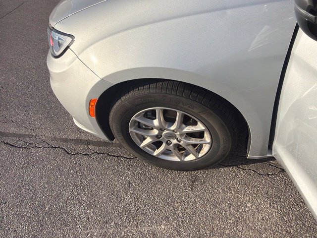 Used 2024 Chrysler Pacifica Touring-L FWD image 34