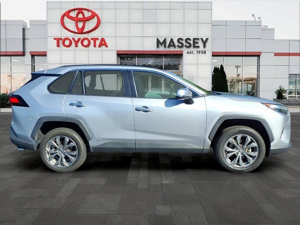Used 2022 Toyota RAV4 Limited AWD/4WD image 2