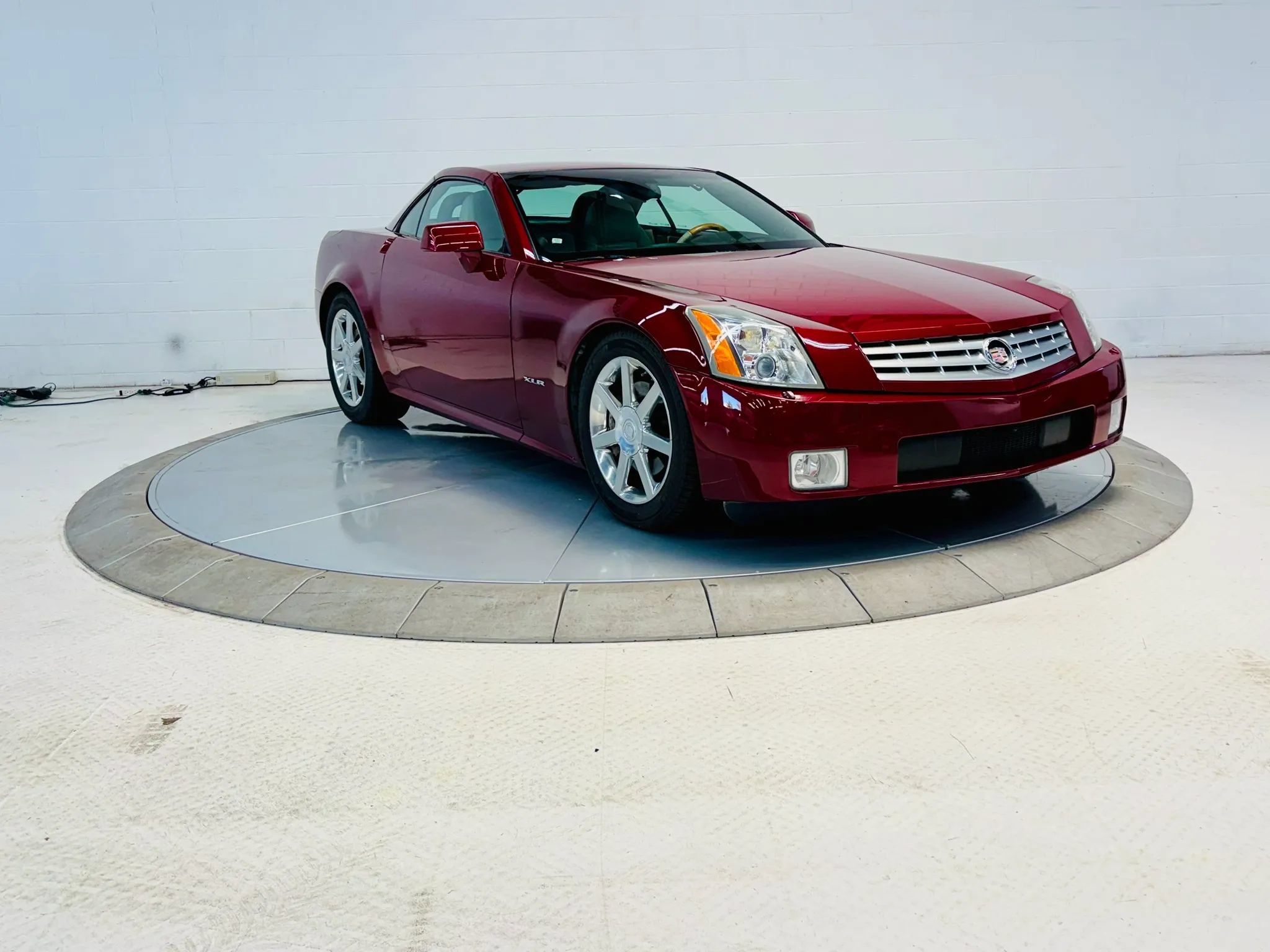 Used 2006 Cadillac XLR RWD image 18