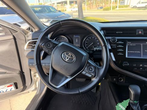 Used 2018 Toyota Camry SE FWD image 16
