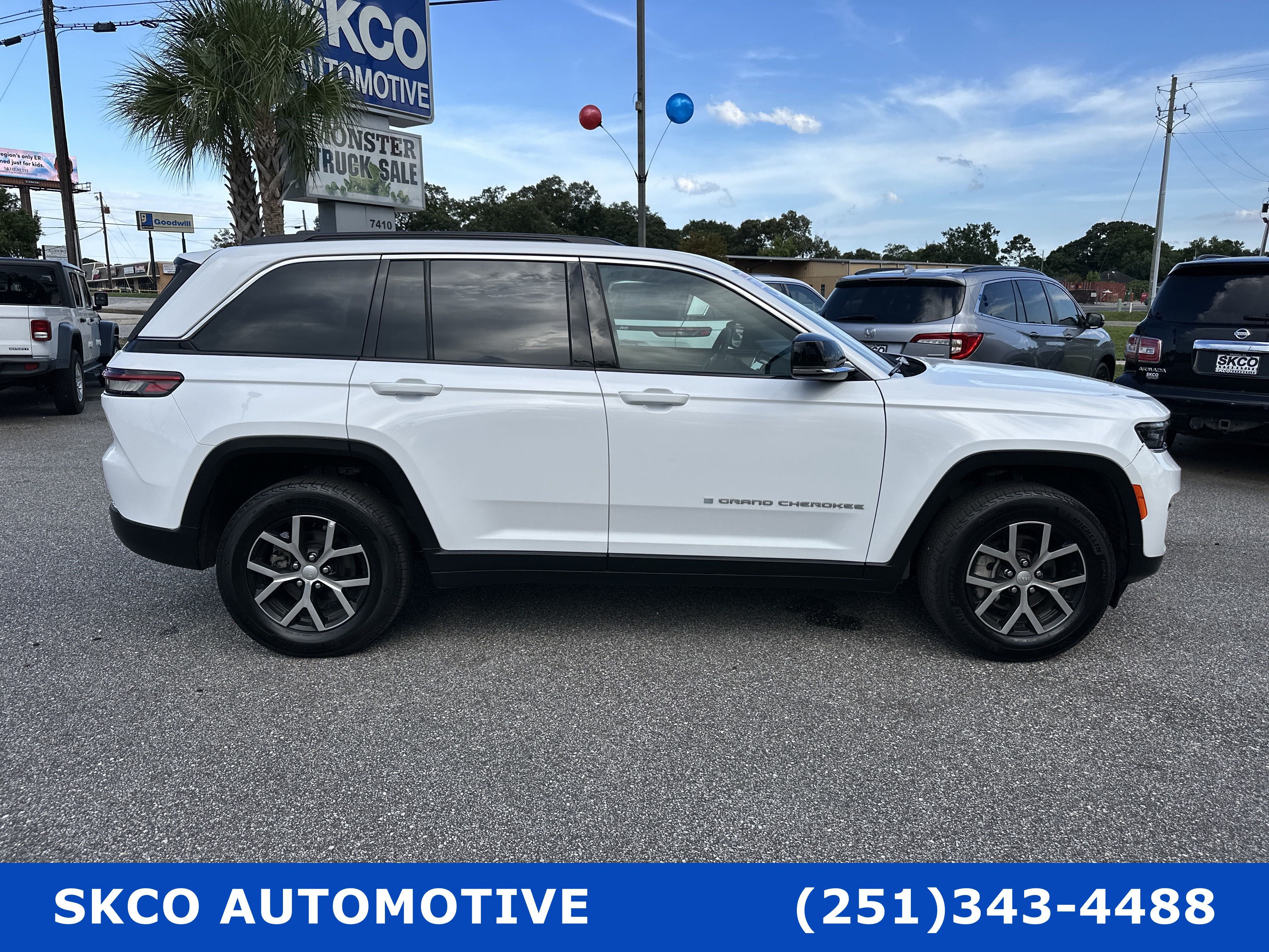 Used 2024 Jeep Grand Cherokee Limited AWD/4WD image 6