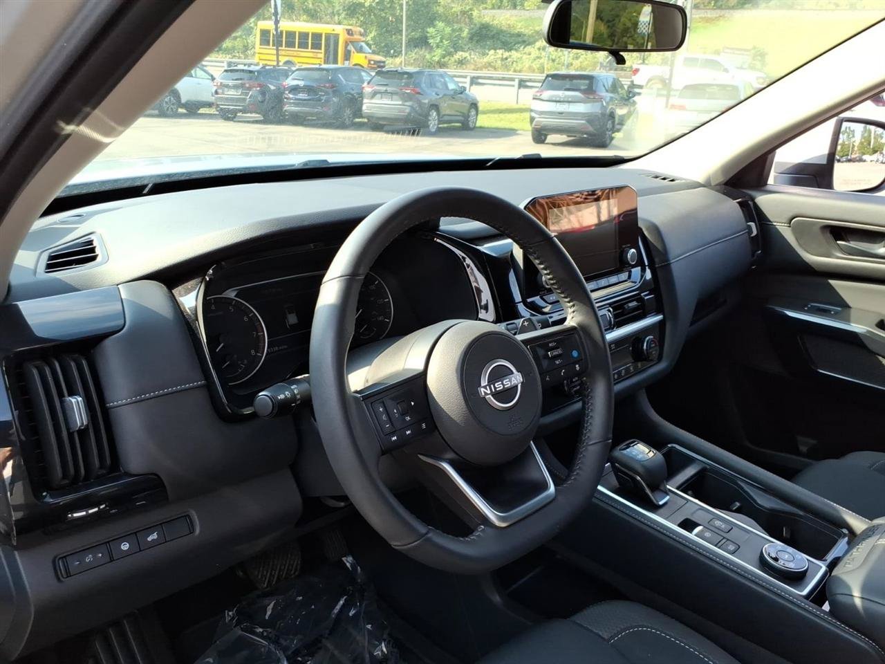 Used 2025 Nissan Pathfinder SV AWD/4WD image 6