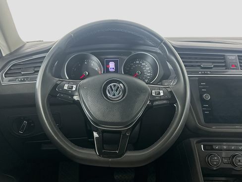 Used 2020 Volkswagen Tiguan SE w/ Panoramic Sunroof Package FWD image 17