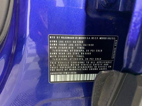 Used 2023 Volkswagen Taos SE w/ Panoramic Sunroof Package FWD image 12