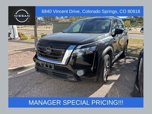 Used 2025 Nissan Pathfinder SV AWD/4WD image 1