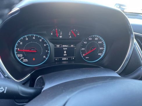 Used 2018 Chevrolet Equinox LT image 2