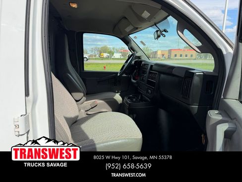 Used 2017 Chevrolet Express 3500 RWD image 21