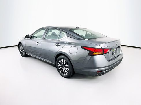 Used 2024 Nissan Altima 2.5 SV image 5