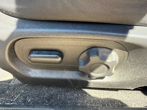 Used 2016 Ford Taurus SEL FWD image 16