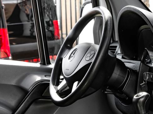 Used 2015 Mercedes-Benz Sprinter 2500 image 12