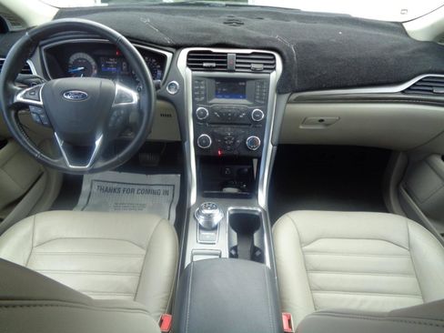 Used 2017 Ford Fusion SE FWD image 27