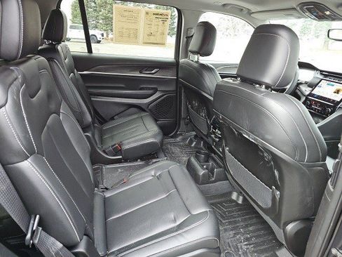 Used 2023 Jeep Grand Cherokee L Limited w/ Trailer Tow Group (B) image 16