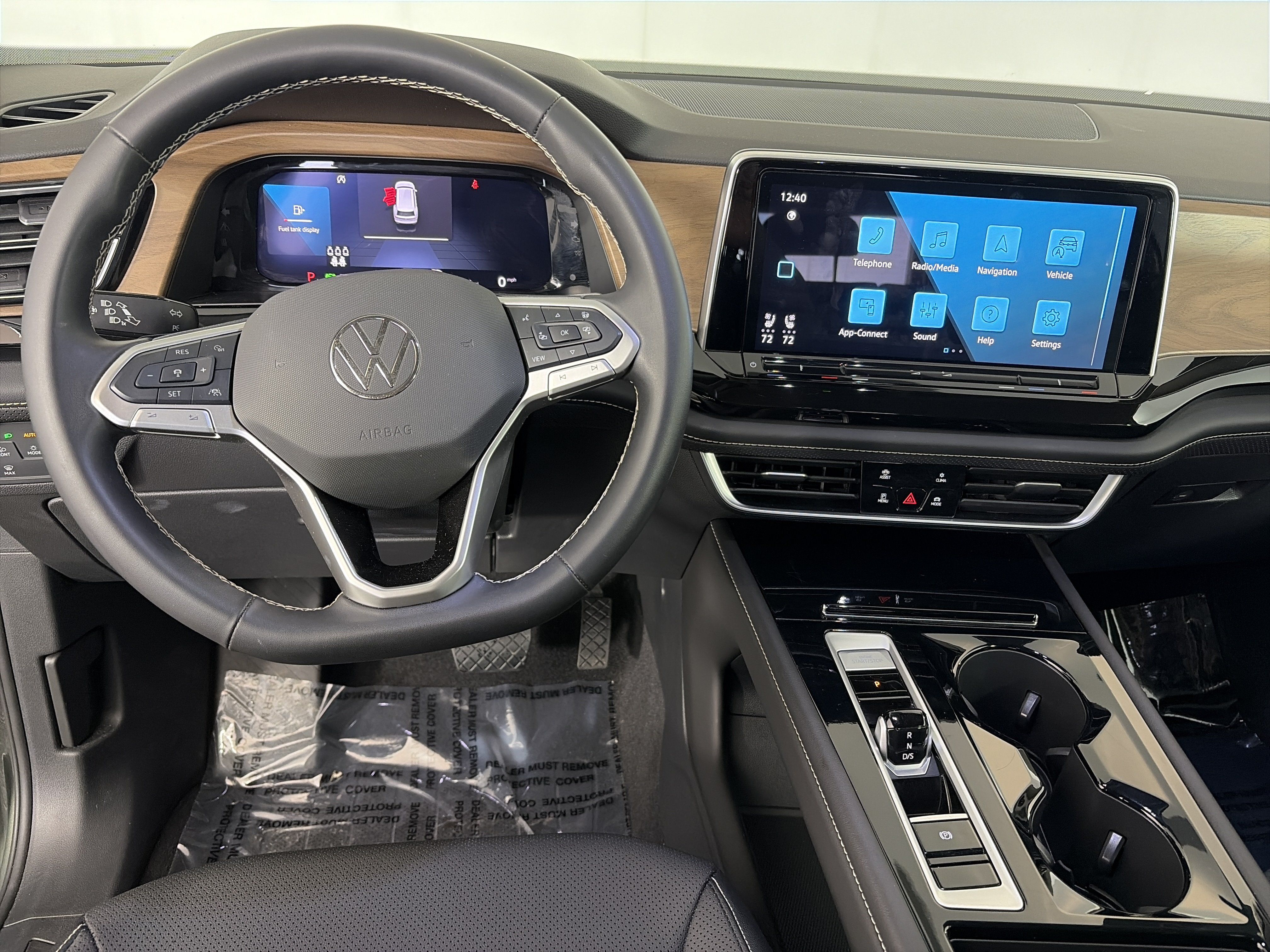 Used 2025 Volkswagen Atlas SE AWD/4WD image 3