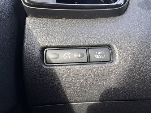 Used 2020 Nissan Rogue S AWD/4WD image 12