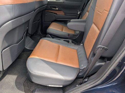 Used 2024 Lexus GX 550 w/ Accessory Package (31) AWD/4WD image 13