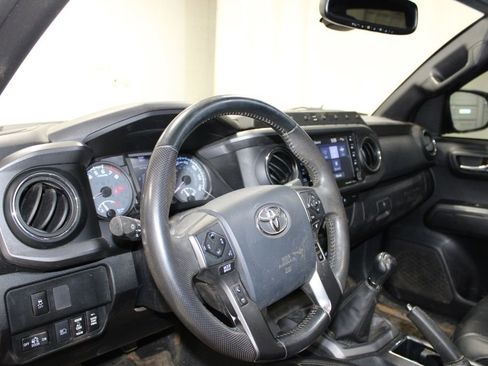 Used 2020 Toyota Tacoma TRD Off-Road w/ TRD Premium Off Road Package image 14