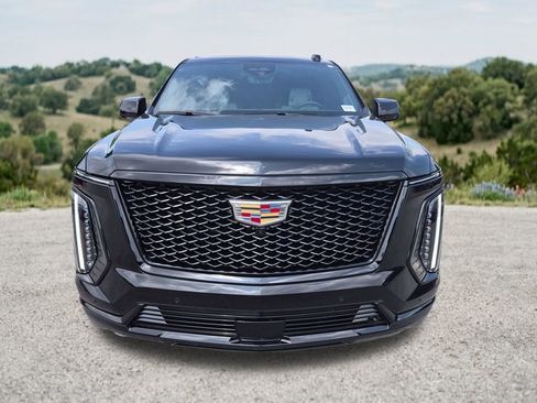 Used 2026 Cadillac Escalade Platinum Sport w/ LPO, Floor Liner Package AWD/4WD image 2