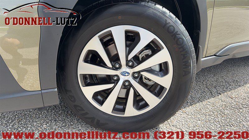Used 2025 Subaru Outback Premium AWD/4WD image 2