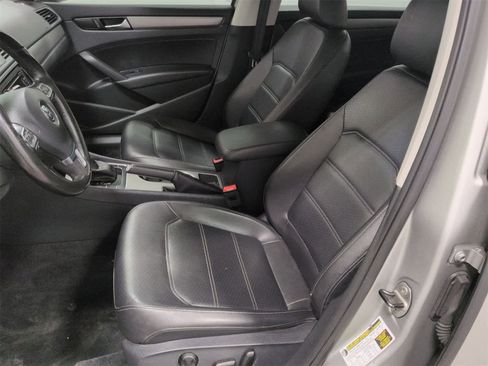 Used 2014 Volkswagen Passat 1.8T SE image 17