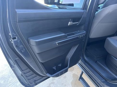 Used 2025 Toyota Tacoma TRD Sport image 28