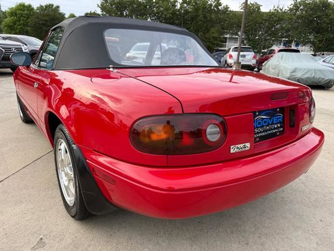 Used 1992 MAZDA MX-5 Miata RWD image 3