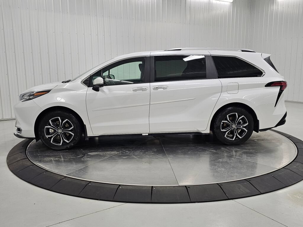 Used 2026 Toyota Sienna Platinum AWD/4WD image 2